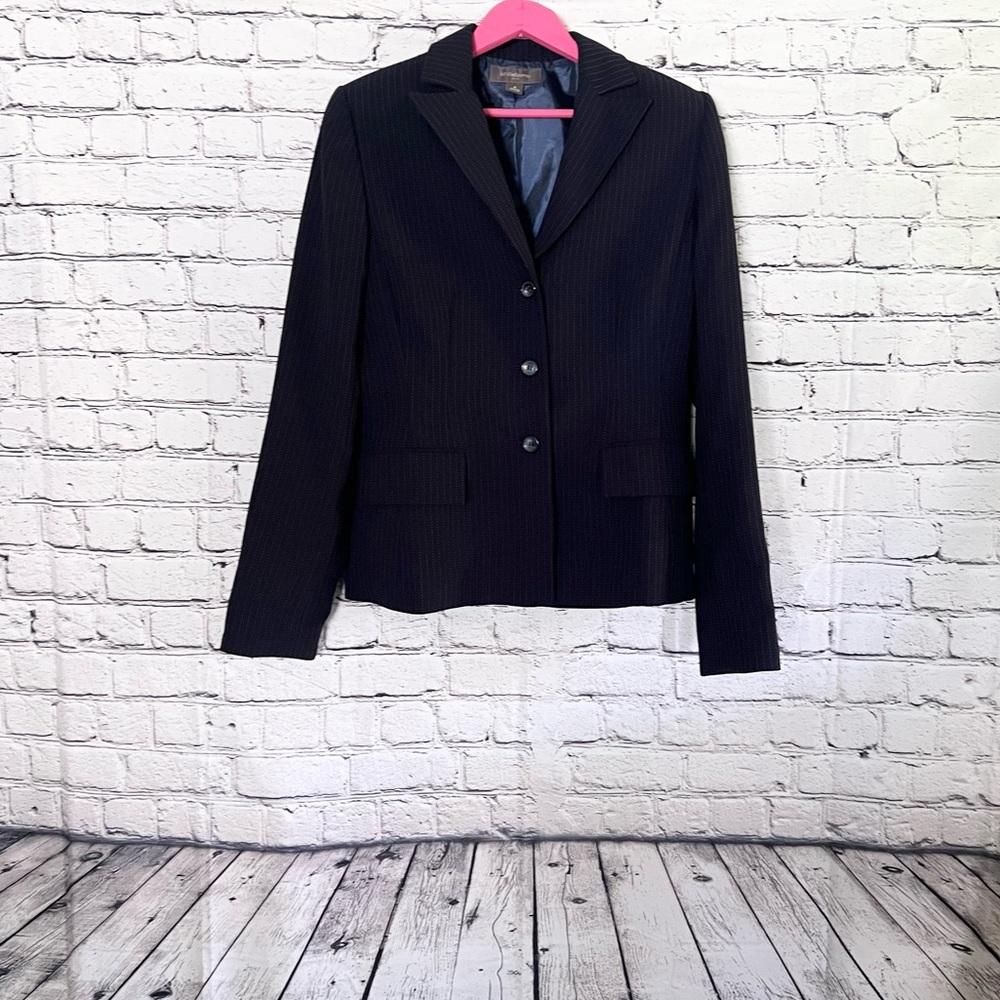 LIZ CLAIBORNE. Suit jacket. Size 6